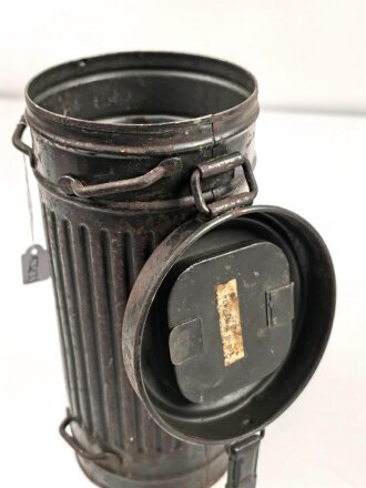 Gasmaskendose Wehrmacht Modell 1938. Originallack, datiert 1943