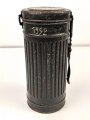 Gasmaskendose Wehrmacht Modell 1938. Originallack, datiert 1943