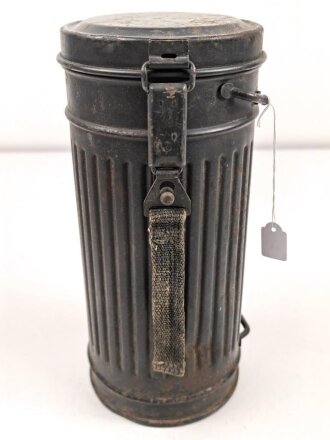 Luftwaffe, Gasmaskendose Modell 1938. Originallack,...