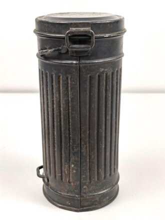 Luftwaffe, Gasmaskendose Modell 1938. Originallack, datiert 1941