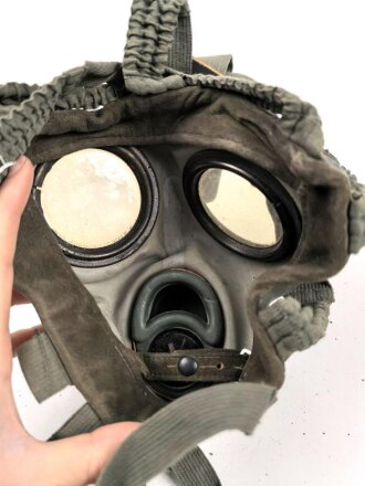 Gasmaske 30 Wehrmacht. Innen datiert 1936