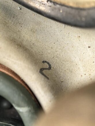 Gasmaske 30 Wehrmacht. Innen datiert 1936
