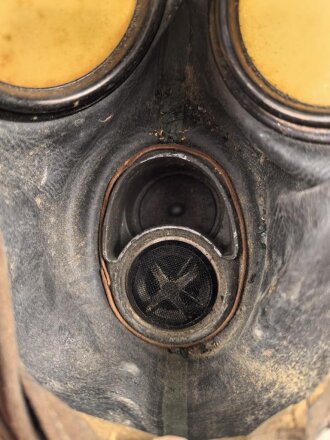Gasmaske 30 Wehrmacht. Reichswehrabnahme, Maskenkörper angetrocknet