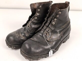 Paar Bergschuhe, mir nicht bekannte Ausführung....