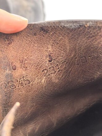 Paar Bergschuhe, mir nicht bekannte Ausführung. Sohlenlänge 28,5cm