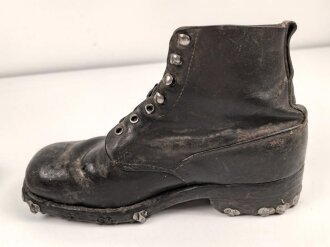 Paar Bergschuhe, mir nicht bekannte Ausführung. Sohlenlänge 28,5cm