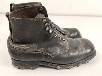 Paar Bergschuhe, mir nicht bekannte Ausführung. Sohlenlänge 28,5cm