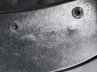 Schwarzer preßmasse Behälter zum Dienstglas 6 x 30 der Wehrmacht. Guter Zustand