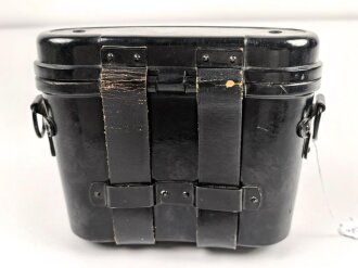 Schwarzer preßmasse Behälter zum Dienstglas 6 x 30 der Wehrmacht. Guter Zustand