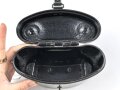 Schwarzer preßmasse Behälter zum Dienstglas 6 x 30 der Wehrmacht. Guter Zustand
