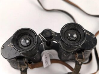 Dienstglas 6 x 30 Wehrmacht. Hersteller beh, klare Durchsicht, Strichplatte deutlich, an Trageriemen mit Regenschutzdeckel aus Preßmasse