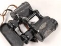 Dienstglas 6 x 30 Wehrmacht. Hersteller beh, klare Durchsicht, Strichplatte deutlich, an Trageriemen mit Regenschutzdeckel aus Preßmasse