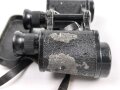 Dienstglas 6 x 30 Wehrmacht. Hersteller beh, klare Durchsicht, Strichplatte deutlich, an Trageriemen mit Regenschutzdeckel aus Preßmasse