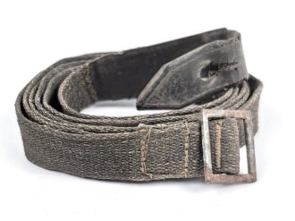 Trageriemen für einen Gasmaskendose der Wehrmacht. Hersteller "ebd43"