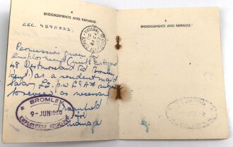 Einsatzbuch für Nachrichtenhelferinnen des Heeres, dazu Dienstausweis, Durchlaßschein sowie diverse weitere Papiere