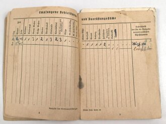 Einsatzbuch für Nachrichtenhelferinnen des Heeres, dazu Dienstausweis, Durchlaßschein sowie diverse weitere Papiere