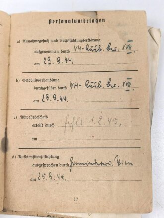 Einsatzbuch für Nachrichtenhelferinnen des Heeres, dazu Dienstausweis, Durchlaßschein sowie diverse weitere Papiere