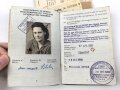 Einsatzbuch für Nachrichtenhelferinnen des Heeres, dazu Dienstausweis, Durchlaßschein sowie diverse weitere Papiere