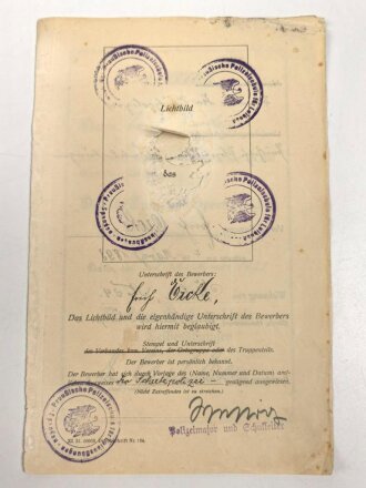 Wehrpaß eines aktiven Teilnehmers an beiden Weltkriegen, im laufe der Dienstjahre vom gefreiten bis zum Oberst befördert.