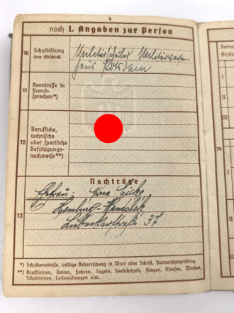 Wehrpaß eines aktiven Teilnehmers an beiden Weltkriegen, im laufe der Dienstjahre vom gefreiten bis zum Oberst befördert.