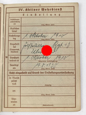 Wehrpaß eines aktiven Teilnehmers an beiden Weltkriegen, im laufe der Dienstjahre vom gefreiten bis zum Oberst befördert.