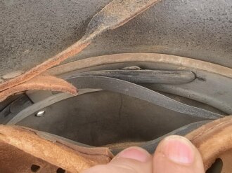 Heer, Stahlhelm Modell 1942. In allen Teilen original und zusammengehörig, EF68