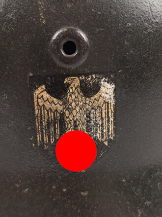 Heer, Stahlhelm Modell 1940 mit Emblem. In allen Teilen...