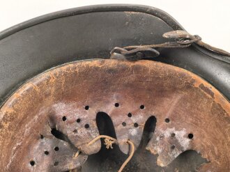 Heer, Stahlhelm Modell 1940 mit Emblem. In allen Teilen original und zusammengehörig, Q64