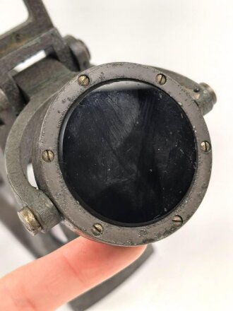 Kriegsmarine, Peilaufsatz FRM5 für Kompass. Hertsteller C.Plath Hamburg. Schweres Stück in gutem Gesamtzustand, Originallack, der Adler auf dem Typenschild entnazifiziert