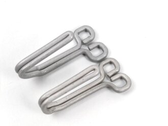 Paar Koppelhaken für eine Feldbluse , Aluminium