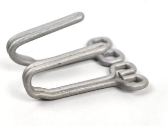 Paar Koppelhaken für eine Feldbluse , Aluminium