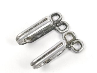 Paar Koppelhaken für eine Feldbluse , Aluminium