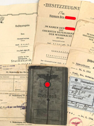 Gruppe Wehrpaß und Verleihungsurkunden eines...