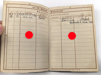 Gruppe Wehrpaß und Verleihungsurkunden eines Angehörigen im Infanterie Regiment 72