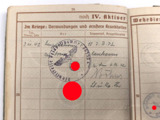 Gruppe Wehrpaß und Verleihungsurkunden eines Angehörigen im Infanterie Regiment 72