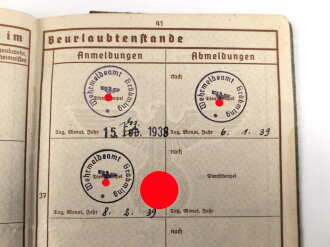Gruppe Wehrpaß und Verleihungsurkunden eines Angehörigen im Infanterie Regiment 72