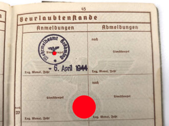 Gruppe Wehrpaß und Verleihungsurkunden eines Angehörigen im Infanterie Regiment 72