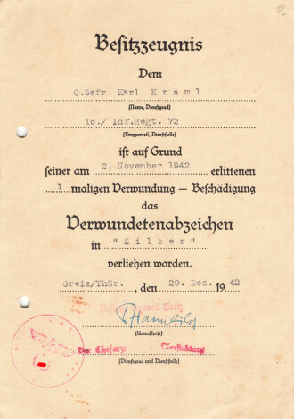 Gruppe Wehrpaß und Verleihungsurkunden eines Angehörigen im Infanterie Regiment 72