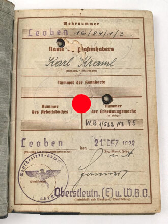 Gruppe Wehrpaß und Verleihungsurkunden eines Angehörigen im Infanterie Regiment 72