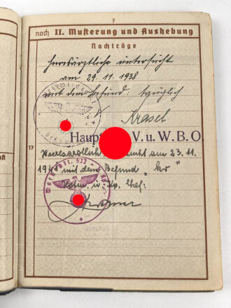 Gruppe Wehrpaß und Verleihungsurkunden eines Angehörigen im Infanterie Regiment 72