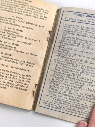 "Beschreibung, Handhabung und Bedienung des M.G. 34 als leichtes M.G., schweres M.G. und in der Fliegerabwehr Teil 1 und 2" datiert 1939, 96 Seiten, DIN A6, Wasserschaden