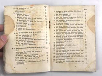 "Beschreibung, Handhabung und Bedienung des M.G. 34 als leichtes M.G., schweres M.G. und in der Fliegerabwehr Teil 1 und 2" datiert 1939, 96 Seiten, DIN A6, Wasserschaden