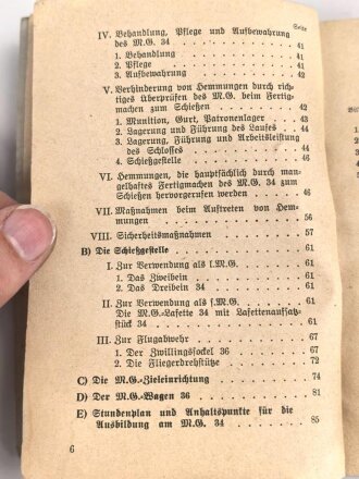 "Beschreibung, Handhabung und Bedienung des M.G. 34 als leichtes M.G., schweres M.G. und in der Fliegerabwehr Teil 1 und 2" datiert 1939, 96 Seiten, DIN A6, Wasserschaden
