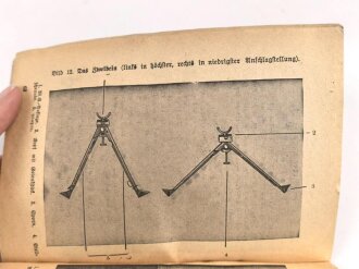"Beschreibung, Handhabung und Bedienung des M.G. 34 als leichtes M.G., schweres M.G. und in der Fliegerabwehr Teil 1 und 2" datiert 1939, 96 Seiten, DIN A6, Wasserschaden