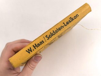 "Soldatenlexikon - Ein Merkbuch für den Infanteriedienst" eines Oberleutnant aus Innsbruck mit desen Unterschrift, 184 Seiten, DIN A6, gebraucht
