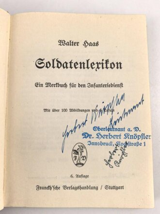 "Soldatenlexikon - Ein Merkbuch für den Infanteriedienst" eines Oberleutnant aus Innsbruck mit desen Unterschrift, 184 Seiten, DIN A6, gebraucht