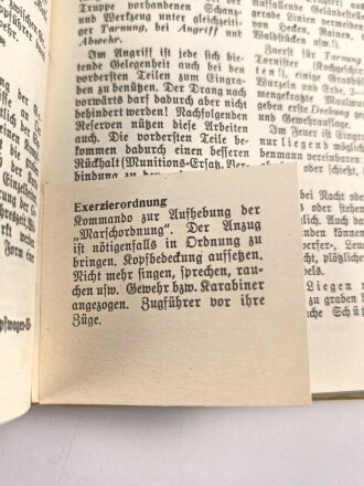 "Soldatenlexikon - Ein Merkbuch für den Infanteriedienst" eines Oberleutnant aus Innsbruck mit desen Unterschrift, 184 Seiten, DIN A6, gebraucht
