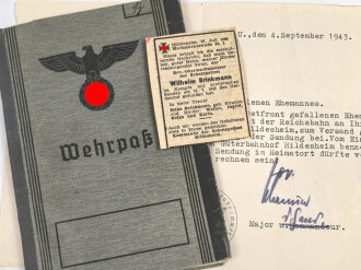 Wehrpaß ausgestellt 29.11.1939 in Hildesheim. Ohne weitere Einträge, dazu ein Schreiben " Nachlaßgut Ihres im Kampf gefallenen Ehemannes" von 1943