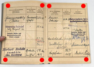 Arbeitsbuch für eines Schlossers , unter anderem tätig bei Deutsche Waffen- und Munitionsfabriken AG, Werk Lübeck