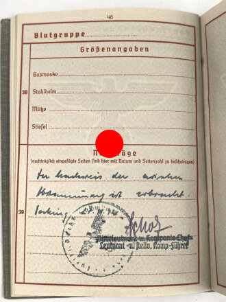 Wehrpaß Luftwaffe, eingestellt am 1.5.41 bei Luftnachrichten Kompanie Fliegerhorst Wels.